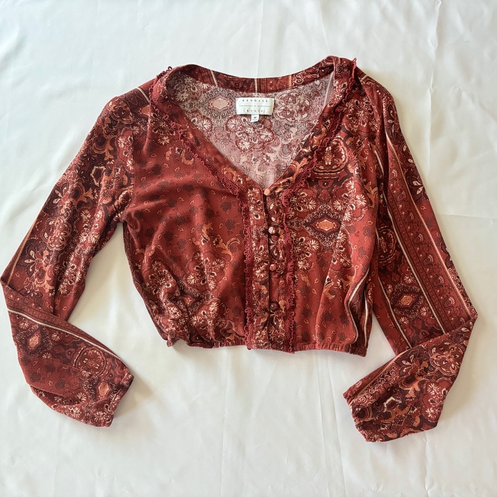 Kendall and Kylie Cropped Patterned Long Sleeve Cinched Edges Cute Long Sleeve
